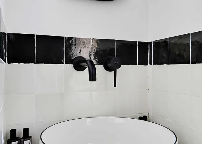 Entire Near The Eiffel Tower Παρίσι